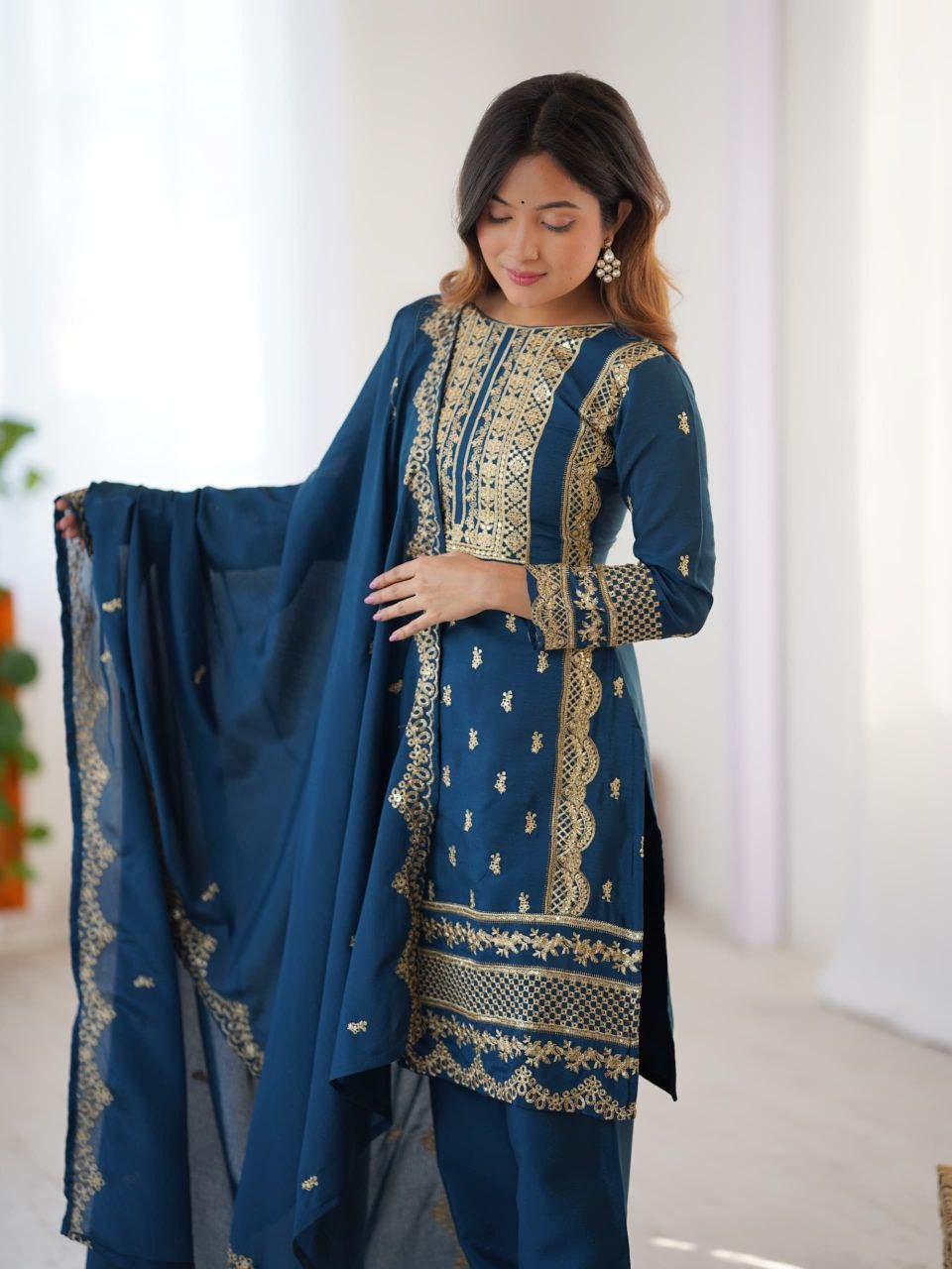 Top-Pant & Dupatta set features sequined embroidery work